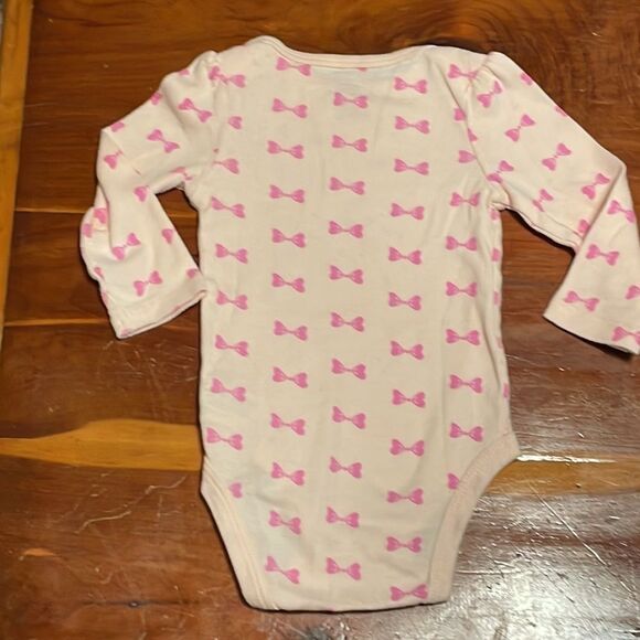 NWOT 6-9 month Cat & Jack long sleeve pink w/pink bow graphics body suit/onesie - Picture 8 of 16
